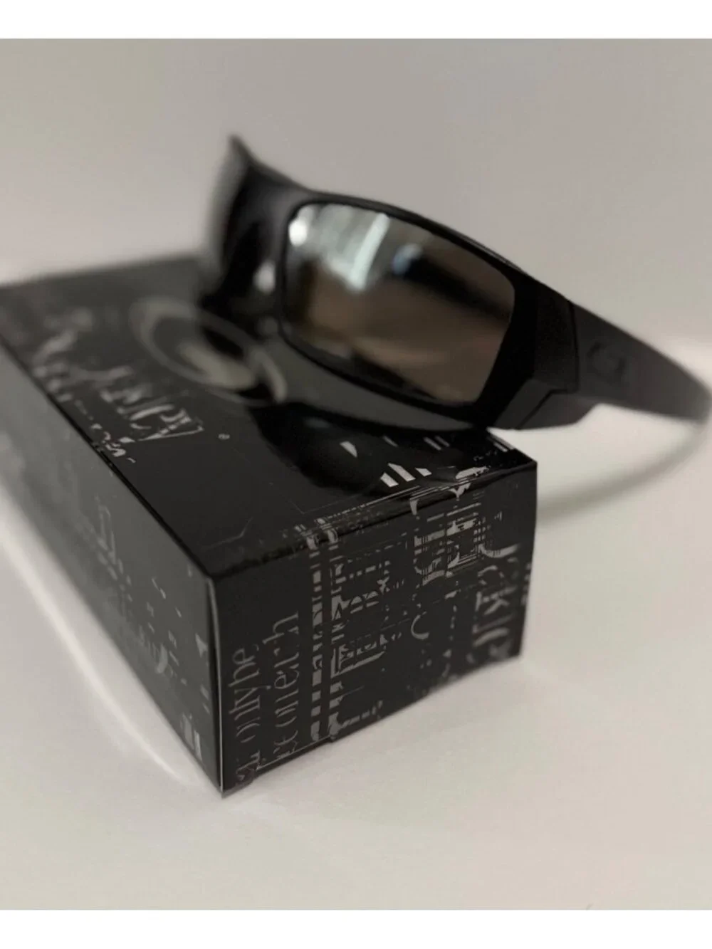 Oakley GASCAN Black Matte Frame OO9014 Chrome Iridium Lenses - Picture 3 of 7